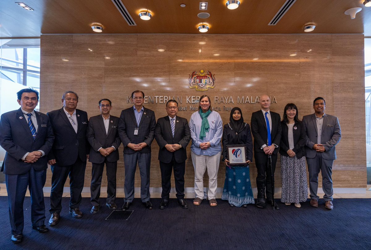 AlexNantaLinggi's tweet photo. Driving meaningful change in road safety.

This mutual objective and goal was among the things discussed between Ministry of Works and delegation from Bloomberg Philanthropies during a courtesy visit led by its director, Ms Kelly Larson this morning.

This effort is instrumental, not only in our quest to improve road safety across Malaysia but also to reduce road fatalities.

Bloomberg Philanthropies has been working closely with Malaysia as part of the 15 collaborating countries for its Bloomberg Philanthropies' Initiative for Global Road Safety (BIGRS) which supports road safety efforts, including training programs and collaborations with local organisations.

The pilot project of this collaboration between BIGRS and MOW was sealed via the successful implementation of the program at one of the signalised pedestrian crossings (LPKSI) located at Sekolah Jenis Kebangsaan Tamil Ladang Gadong, Banting Selangor, with a total cost of RM700,000.00.

The Ministry also has developed the Road Accident Management System (RAMS), which is an online system platform that collects and analyze road accident data, to generate frequent accident locations (blackspots) and 24-hour Fatal Accident Reports.
 
Data from the RAMS system is obtained through integration with the Royal Malaysia Police (PDRM) Road Traffic Accident system. The data obtained can be shared with Bloomberg (BIGRS) for analysis purposes, which can subsequently help the Ministry to address the issue of increasing road accidents each year.

I am honoured to extend this collaboration with Bloomberg Philanthropies which will also focus on data-driven solutions, improving traffic management, and raising awareness to mitigate risks. 

I believe the collaboration which will combine Bloomberg Philanthropies' expertise in road safety and Malaysia's commitment to improving its infrastructure, will promise to deliver long-term, sustainable impact for road users.

During the meeting, I have also highlighted implementation of other innovative strategies to ensure safer streets, better enforcement and more effective public education campaigns, marking a significant step towards a safer and more secure road environment for Malaysians.

For the record, MOW, through the Road Safety Infrastructure Upgrading Program, which focuses on improving accident-prone areas (blackspots), has taken proactive steps to reduce accidents caused by road engineering factors. In 2024, RM80 million has been allocated for:
 
-       Treating 86 accident-prone areas
-       Installing new streetlights in 275 high-risk location nationwide
-       Constructing 35 pedestrian crossings with traffic lights
-       Installing 14 traffic lights at the intersection
-       Completing 3 pedestrian bridge projects

Meanwhile, in line with the spirit of MYJalan and Malaysia Madani, the Ministry is committed to continue this program to reduce the road accident rate, in line with the target of the 2022-2030 Road Safety Plan, which aims to reduce the road accident death rate by 50% by 2030.
 
#KKR
# roadsafety
#BloombergPhilanthropies
#MYJalan
#KamiDiSini
#jalankitaselamat
#MalaysiaMadani