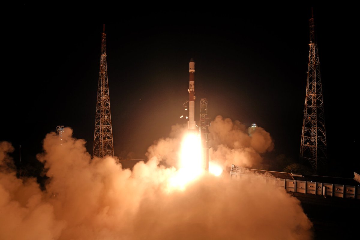 #ISRO2025

PSLV-C60 for SpaDeX lifts off