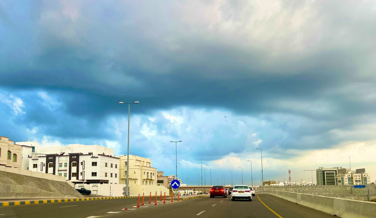 اجواء #مسقط الخوير هذا الصباح 

 #منخفض_جوي