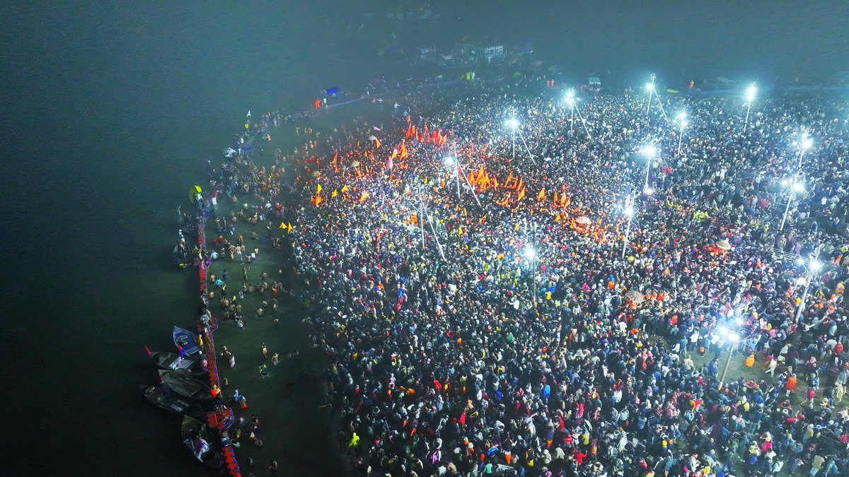 आप को मकर संक्रांति की अनेकानेक शुभकामनाएं। उत्तरायण सूर्य को समर्पित यह पावन उत्सव आप सबके जीवन में नई ऊर्जा और नए उत्साह का संचार करे। #प्रयागराज #महाकुंभ2025 #MahaKumbh2025 #Prayagraj