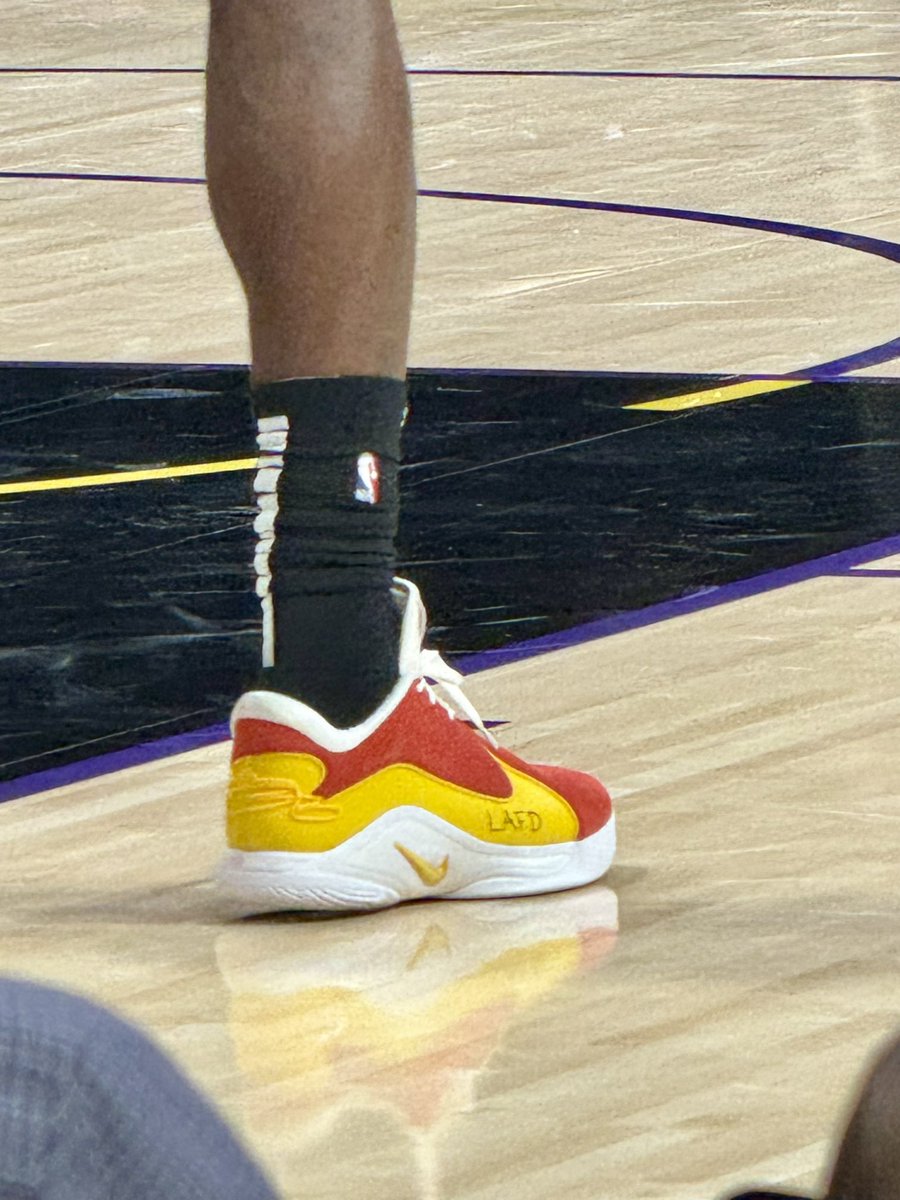 LeBron reppin’ the Los Angeles Fire Department ❤️