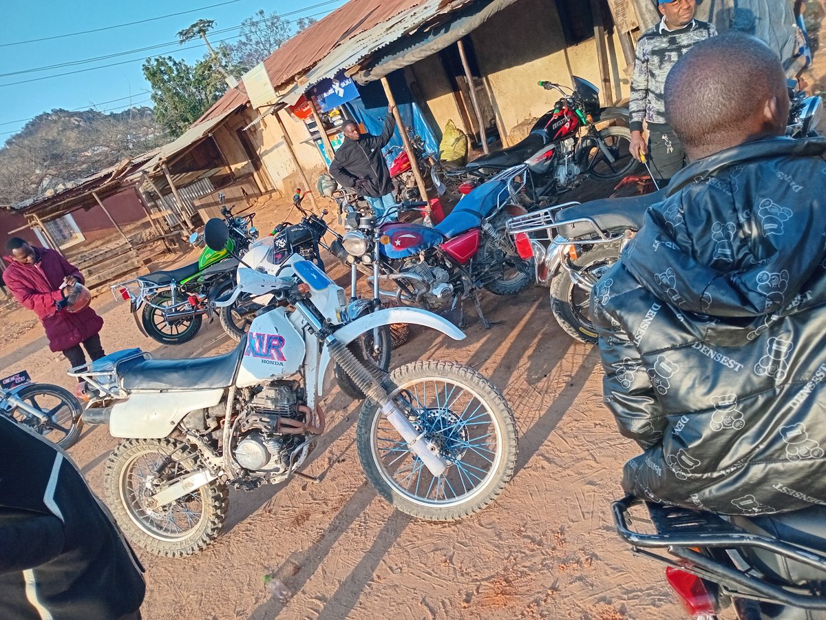 EllyMakongo's tweet photo. @moodewji Naitwa Elly Nipo Iringa. Ni mfanyabiashara wa spare za pikipiki kwa miaka miwili sasa. Ni miongoni mwa wateja wa spare za RE BAJAJ Nimefanikiwa kununua kijumba cha kuishi kwa biashara hii. Nina uhitaji wa million 10 kwa sasa ili kukuza mtaji wangu na Mungu atakubariki. https://t.co/JEdqWfBn8i