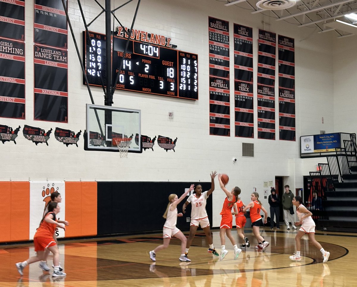 Fun night celebrating our girls’ youth program!  Thanks <a href="/LovelandGBB/">Loveland Girls Basketball 🐾 🏀</a>  for hosting us!  Some future hoopers playing and getting recognized at halftime tonight.