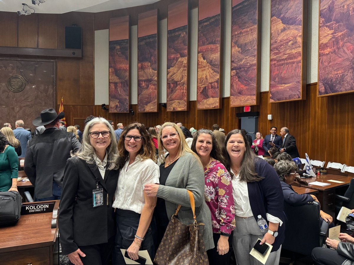 JaneenRohovit's tweet image. Sworn in today, all of my daughters with me on the AZ House floor. It was over the top! #inservice 🫡