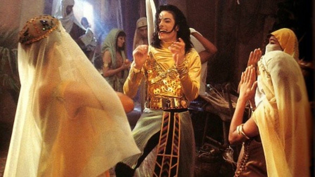 PopCrave's tweet image. 33 years ago today, Michael Jackson released “Remember the Time.”