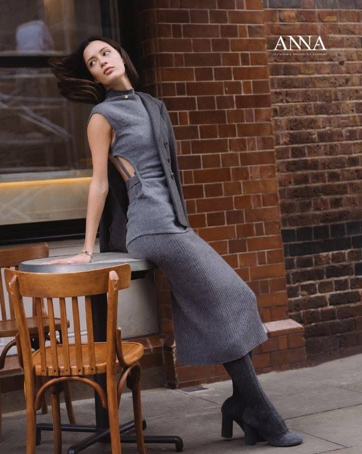 Г.Ариунжаргал цагаан алтаар ноёрхлоо тогтоож, Лондонд дэлгүүртэй болжээ 

Цагаан алтыг утгаар нь алт болгож, ноолуурын зах зээлийг Монголоос дэлхийд гаргаж чадсан адтай, авхаалжтай бүсгүйчүүдийн нэг бол Г.Ариунжаргал. Тэрээр гэр бүлийнхээ 30 жилийн хөдөлмөр, үнэ цэнийг шингээсэн