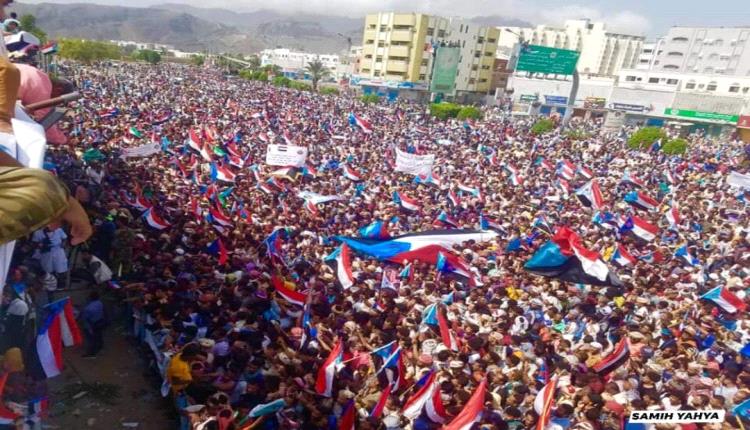 ساحة العروض بخورمكسر تنادي الجميع.. ثورة ضد اللصوص والحرامية اليوم ..