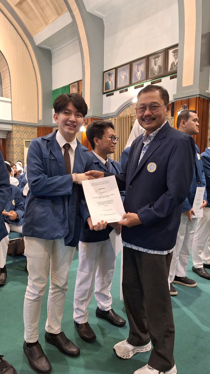 aisyahchani18's tweet photo. Congratulation Maxwell Salvador 

Hari ini ternyata yudisiumnya, semoga ilmu yg dipelajari selama ini dapat dipergunakan untuk orang banyak dan semangat dalam melanjutkan co-ass nya

#timsekop