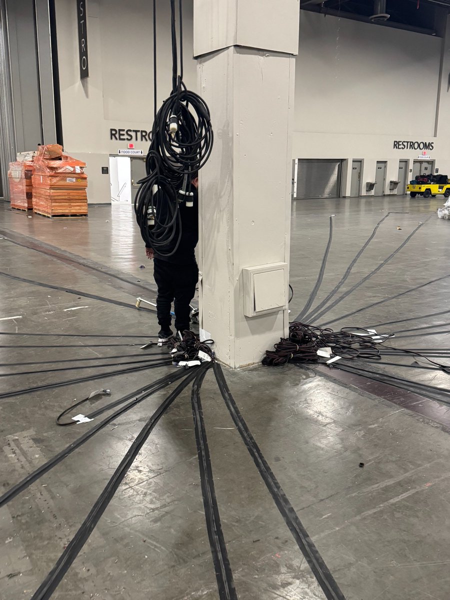 nssfshotshow's tweet photo. Our show partner Freeman started physically setting up SHOT Show 2025 today (Monday). We've got more than 816,000 net square feet—equivalent to more than 18 acres—of exhibit space to build up before SHOT Week. #BusyIsGood #SHOTShow #2025SHOTShow https://t.co/JHX8rysf1D