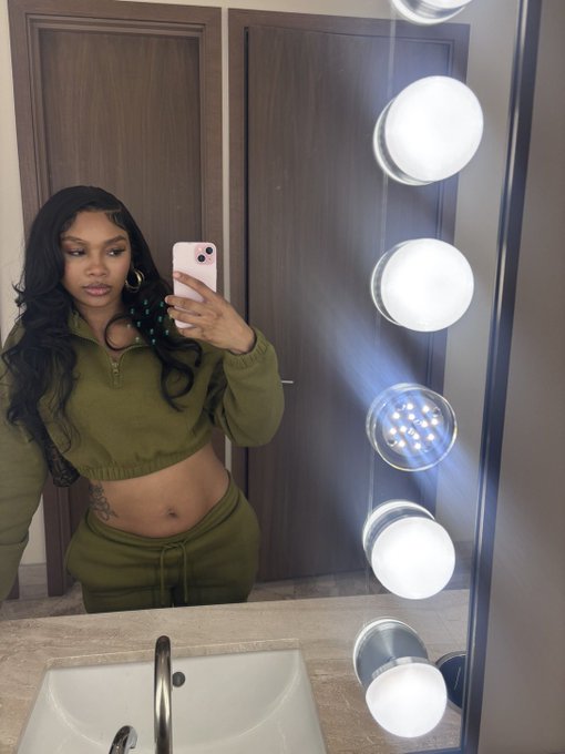 Watch video vixen ✨'s leaked NSFW photo on TwXstars