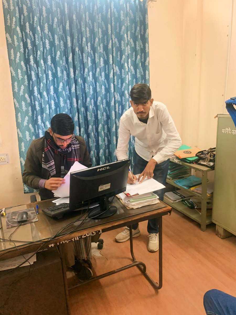 _real_cr's tweet photo. कल का दिन (13 जनवरी), मेरे लिए जिंदगी का सबसे सुखद अनुभव था।
कल ब्लॉक सांख्यिकी अधिकारी कार्यालय में संगणक के पद पर पदभार ग्रहण किया 💓
#joiningday
#computor https://t.co/Irr7qwSnDl