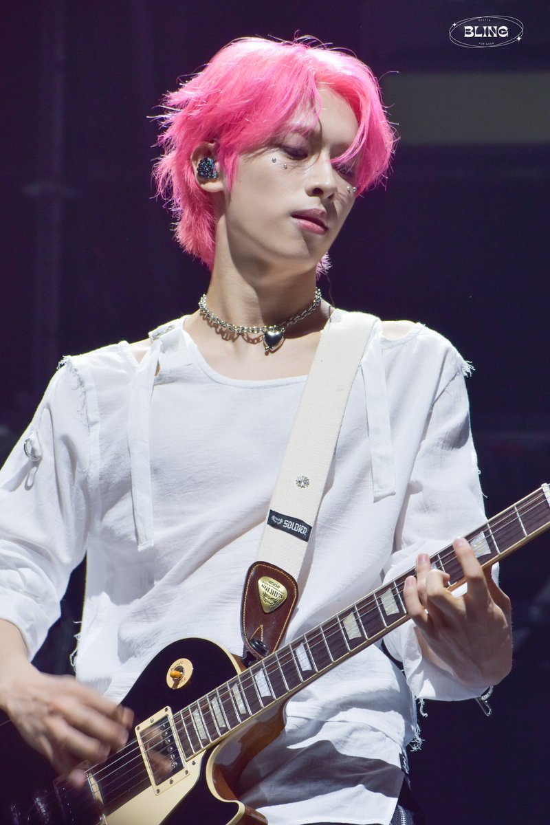 ૮₍˶•▿•˶₎ა🎸

#HappyGaonDay
#세상의_가운데에_가온이가_서있길
#DreamingGaonDay