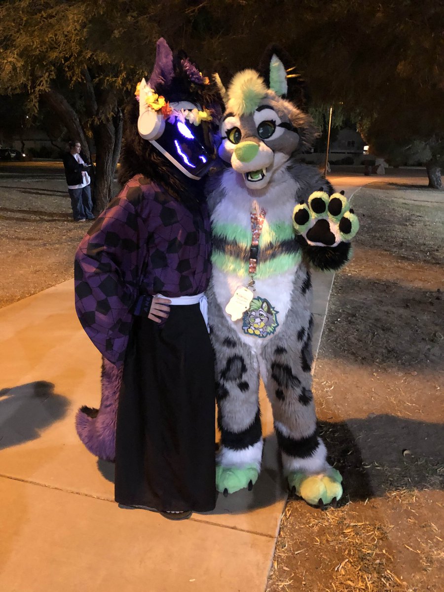 cone_proto's tweet photo. it's been so long since i've seen @ToonWolf11!!! i was so happy to see her again at this desert breeze meetup!! https://t.co/wabc7p2GDJ