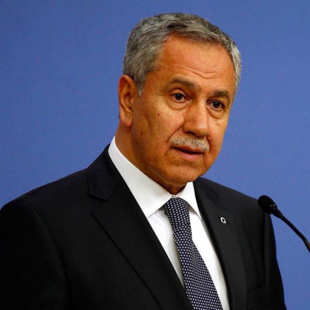 Bülent Arınç:  “Kimseyi eleştiremiyoruz.

Çünkü 22 senedir biz varız. İlk 10 senesi altın dönemdi. Sonrası başka bir şey”