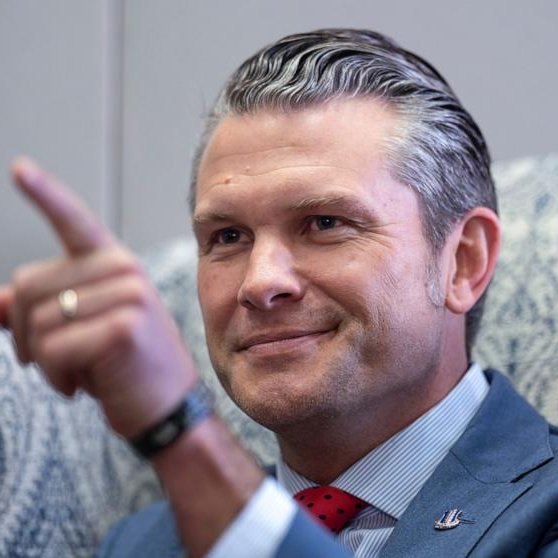 "Pete Hegseth, il candidato di Trump per la Difesa, svela un investimento in Bitcoin: segnale di fiducia nel mercato delle criptovalute"