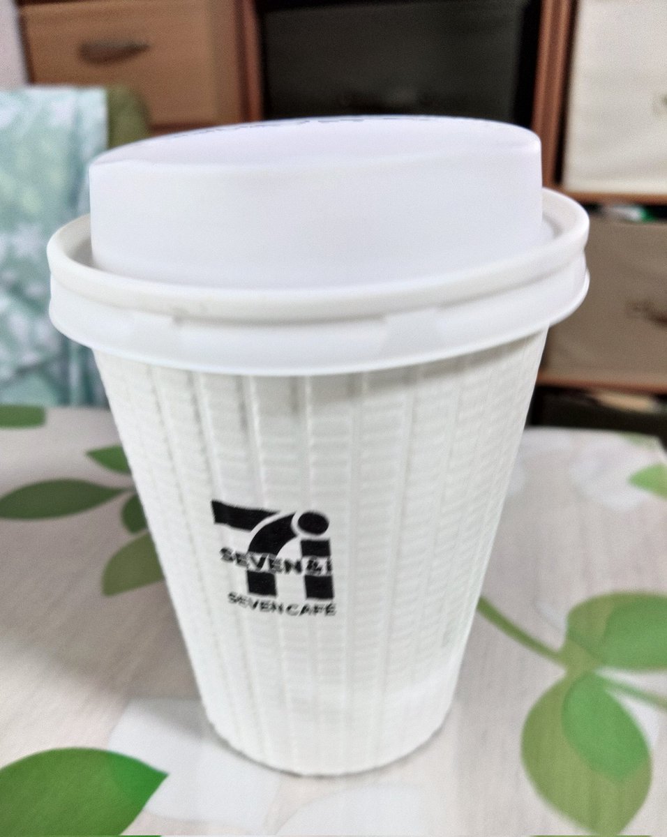 Welcometomacbig's tweet photo. 「コーヒータイム☕」
ちょっと一息、コーヒータイム。😉☕なんか、あ～沁みると思ってしまいますね。🍀
#セブンカフェ
#ほっとする
#沁みる
#疲れてる https://t.co/nJVEJJTWNw