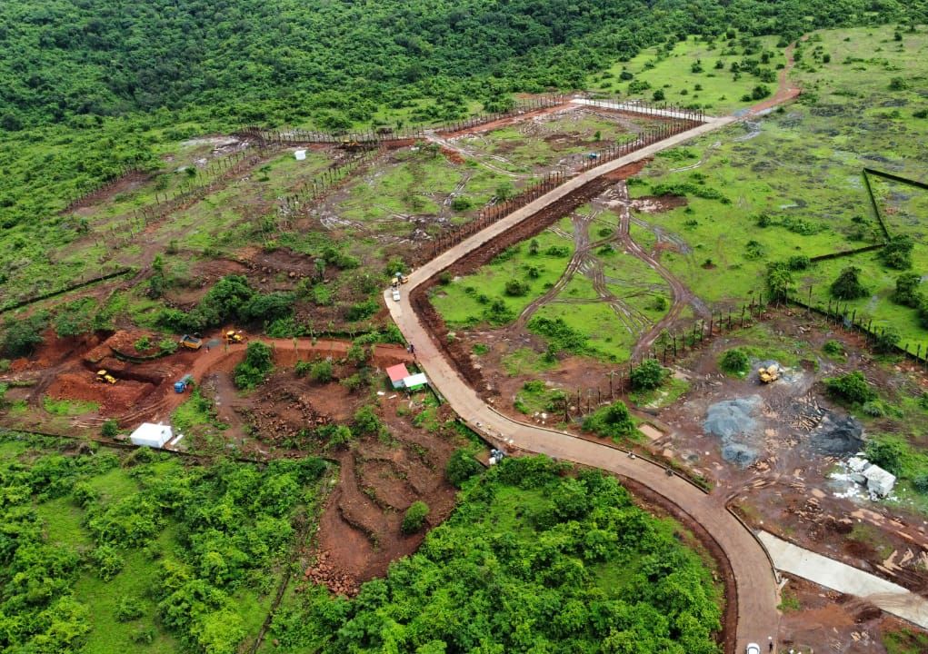 Article14live's tweet photo. In <18 months, tweaks to #Goa’s planning laws cleared 22+ sq m of fields, farms & forests for luxury homes & resorts by builders like #Bhutani & #DeltaCorp. Thousands of trees felled, locals left battling waste & water crises. @VaswaniShivangi reports on Goa’s green collapse.

https://t.co/5WVFkstkQP