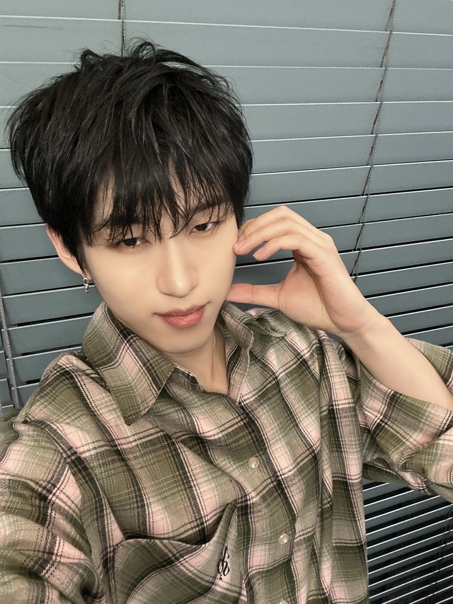 유니즈 1000일 동안 함께해줘서 너무 고마워~~🙏🙏 유니즈가 준 힘 받아서 지치지 않고 더욱 열심히 해볼께!!💪 앞으로 더 멋진 추억들 만들자!! I love YOUNIZ🫶🫶🫶

#DEY #데이