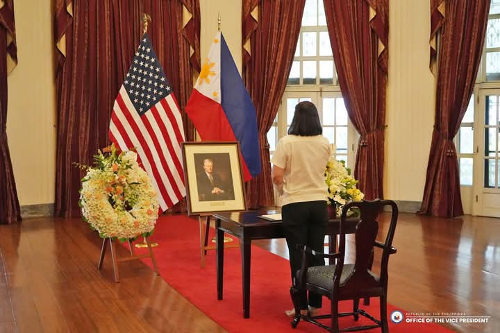 DeusXMachina14's tweet image. Sara's  courtesy visit at the US Embassy. #JimmyCarter