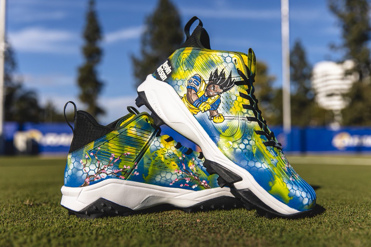 JAFA1934's tweet photo. NFLロサンゼルス・ラムズのOLケビン・ドットソン選手が今季の「My Cause My Cleats」の取り組みで履き、サインしたスパイクが現在オークションに出品されています。
https://t.co/YcWv2ZT1Xe https://t.co/gqPYqxL6x9