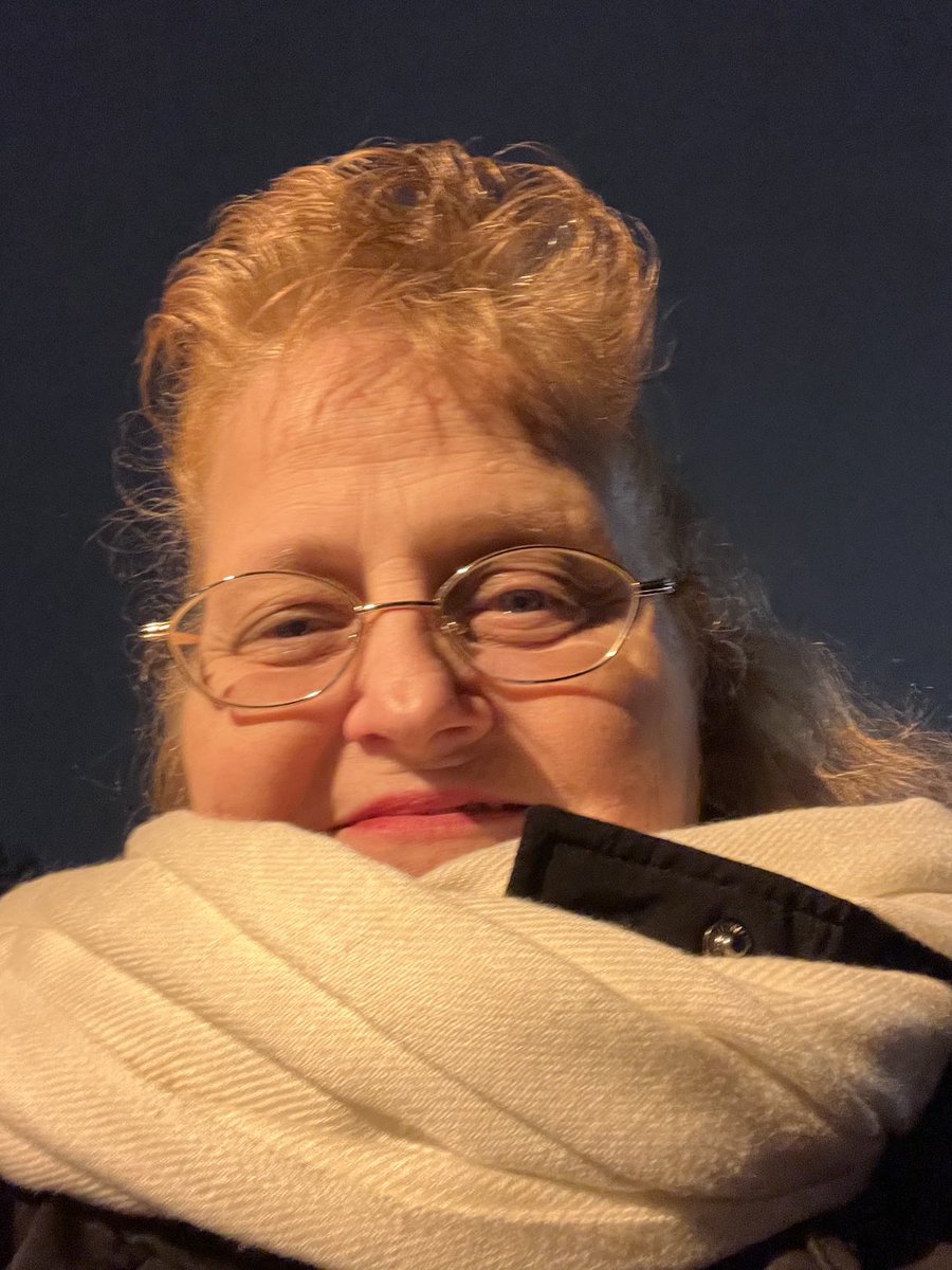Kathery35841036's tweet photo. I went to dinner afterwards I went for a walk the the weather was chilly and beautiful https://t.co/18eUqU8eg0