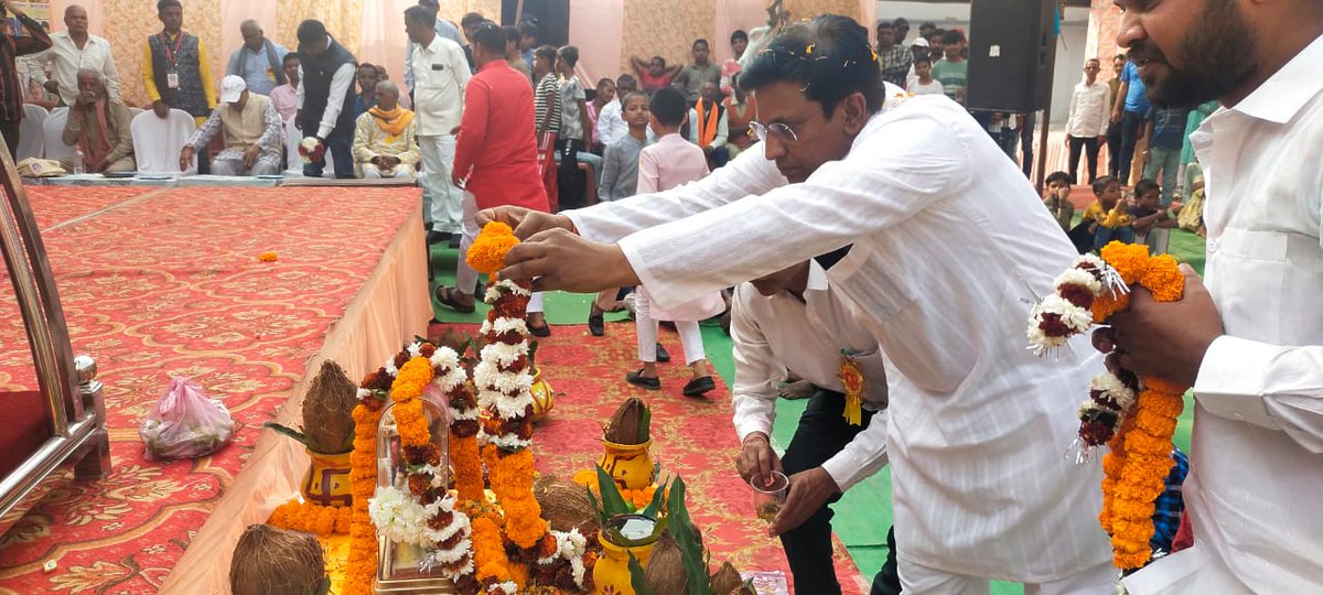 psharmainc's tweet photo. रायपुर ग्रामीण विधानसभा अंतर्गत दलदल शिवनी में धींवर समाज द्वारा आयोजित भव्य वार्षिकोत्सव एवं सम्मेलन समारोह में सम्मिलित होकर समाज के उत्कर्ष और एकता के प्रतीक इस आयोजन का हिस्सा बनने का अवसर प्राप्त हुआ। समाज के विकास और समर्पण की भावना ने सभी को प्रेरित किया।

@bhupeshbaghel @DeepakBaijINC 
@INCIndia @IYC @INCChhattisgarh @IYCChhattisgarh