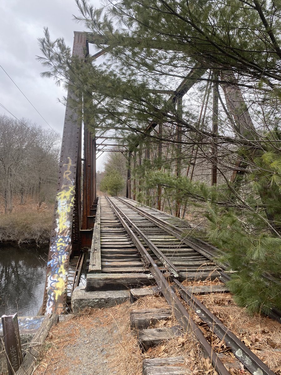 MySockIsOnFire's tweet photo. recently in ayer, ma https://t.co/J3E6Oh9HEA