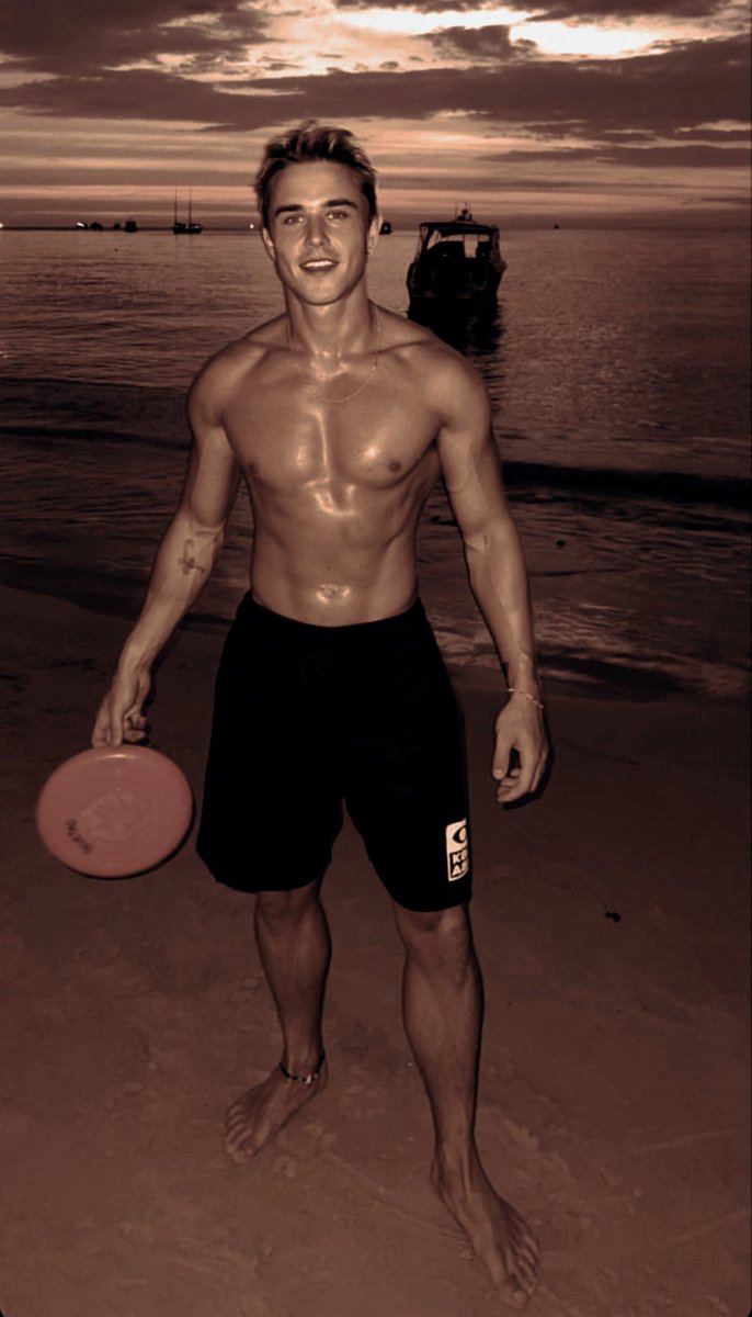 Lukesweetyslut's tweet photo. #OO3
A noite de ontem foi com certeza oque eu posso chamar de loucura sexual, começou com um jogo bobo e quando percebi, já estava enfiando minha rola na boca do Hen @ripperiuls https://t.co/FvUuaSnIqo