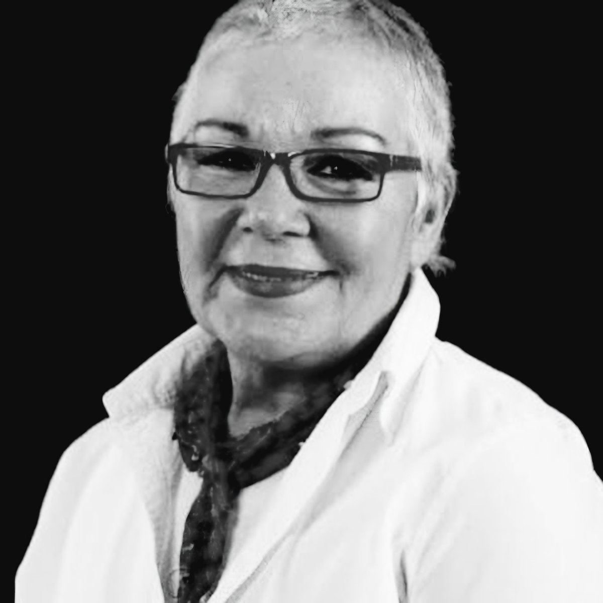 valinoorcom's tweet image. Türkiye'nin değerli seslendirme sanatçılarından, tiyatro, sinema ve televizyon dünyasında iz bırakan oyuncu #BediaEner, aramızdan ayrıldı. Özellikle #HarryPotter serisinde #McGonagall karakterine hayat veren etkileyici sesiyle hafızalarımıza kazınan Ener, 
+