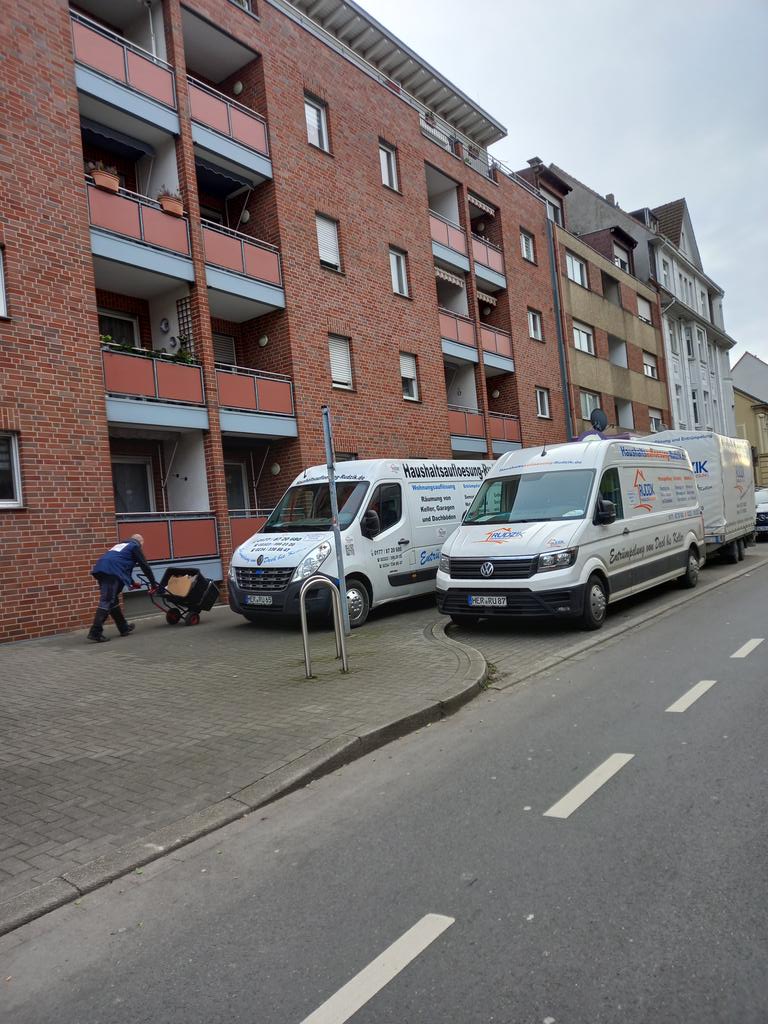Rudzikingo's tweet photo. HaushaltsaufloesungRudzikde...
Wir entrümpeln von Dach bis Keller https://t.co/4kThbewk0J