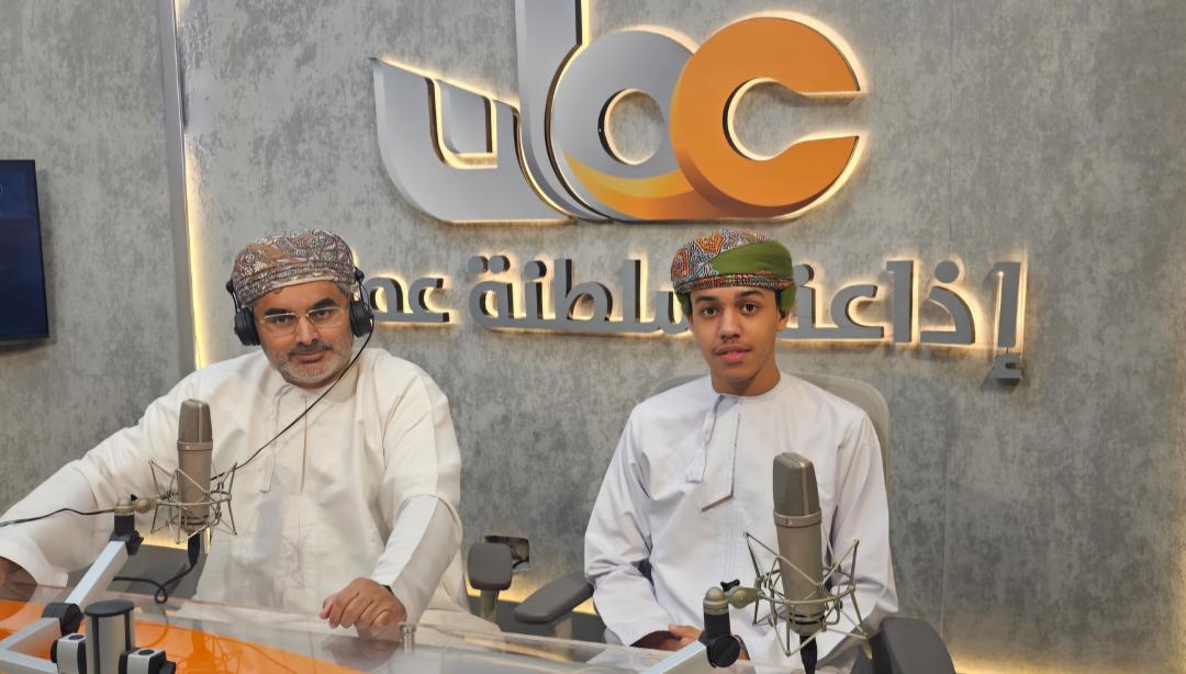 almamari20001's tweet photo. شهم بن محمد  بن عبيد الصالحي، ضيف حلقة الأربعاء من برنامج #القارئ_الصغير، عمره 15 سنة. طالب بمدرسة موسى بن أبي جابر للتعليم الأساسي بولاية السويق. يهوى القراءة والكتابة والرسم والتصوير ولعب كرة القدم. ويتمنى أن يصبح في المستقبل كاتبا ولاعب كرة قدم محترفا ومصورا.

تذاع الحلقة على أثير إذاعة سلطنة عُمان العامة في السادسة ودقيقتين من صباح غد الأربعاء. وتعاد في الساعة 12.35 ظهرا، ثم في الرابعة والنصف عصرا..

ويمكن سماع الحلقة على الهواء على الهاتف عبر منصة عين التابعة لوزارة الإعلام العُمانية على الروابط التالية:

(Apple iOS: https://t.co/VPiYiQSGYL)

(Android: https://t.co/PZam7fdyL5)

(Huawei: https://t.co/0D9639XQFp )