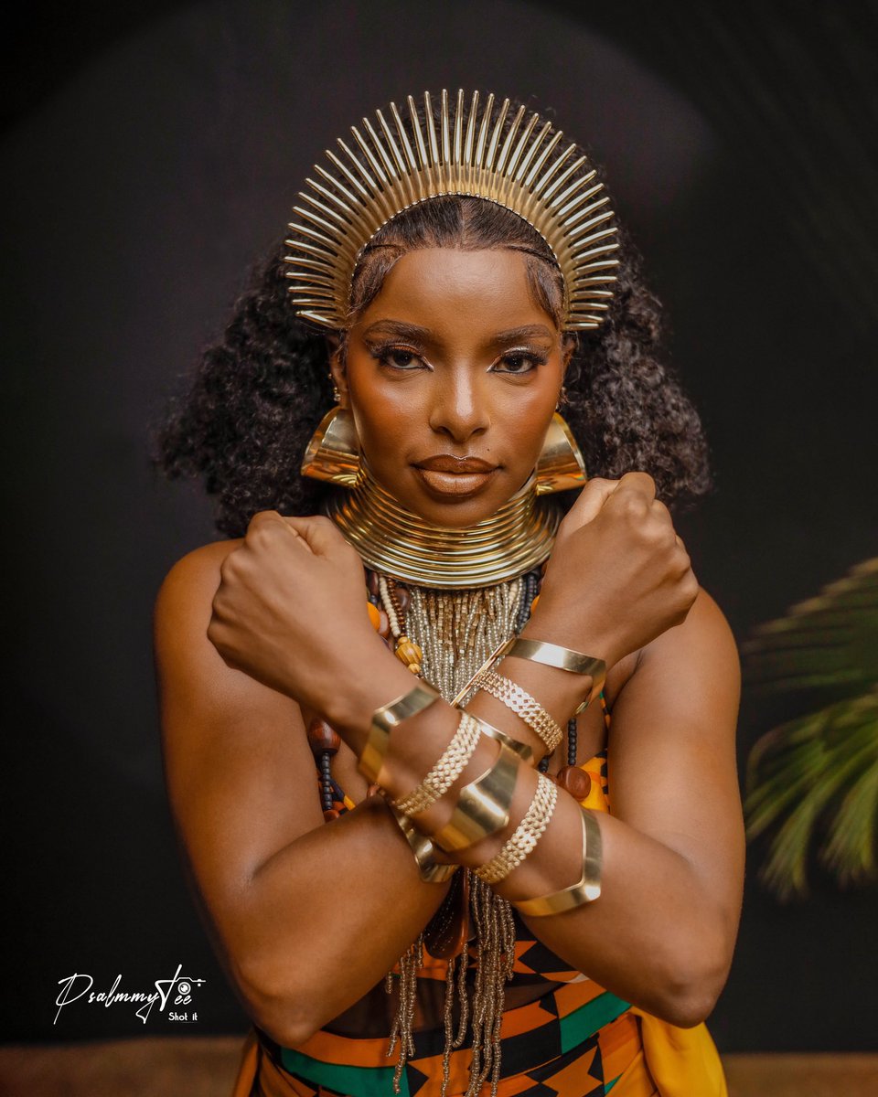 Psalmmytee2's tweet photo. Where tradition meets timeless beauty.❤️⭐️
CS W/: @wathonianyansi
📸: @__lifeofpsalmmytee
Pls help me share, engage, and Rt. 🙏🥺
#adaywithwathoni #CulturalExpression #HeritageStyle #RootedInPride #fashion #fashionista #ccartivisual https://t.co/LAs3w5ilQq