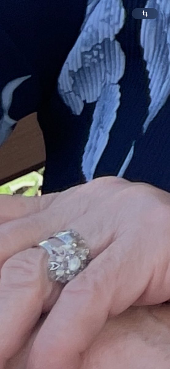 La magie des réseaux parfois ça marche ✨
Ma maman a séjourné du 3 au 11/01 secteur Perpignan à Corneilla de la Rivière (66) + avion vol <a href="/Ryanair__FR/">Ryanair FR</a> Béziers Beauvais le 11 janvier.
Elle a perdu sa bague de fiançailles, mon papa étant décédé je vous laisse imaginer !
RT 🙏🫶🏻