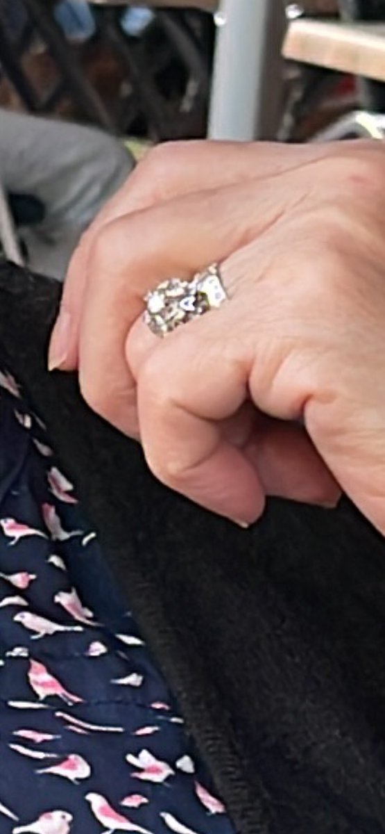 W0nder___W0man's tweet image. La magie des réseaux parfois ça marche ✨
Ma maman a séjourné du 3 au 11/01 secteur Perpignan à Corneilla de la Rivière (66) + avion vol @Ryanair__FR Béziers Beauvais le 11 janvier.
Elle a perdu sa bague de fiançailles, mon papa étant décédé je vous laisse imaginer !
RT 🙏🫶🏻