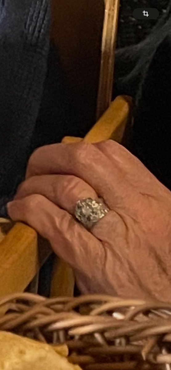 W0nder___W0man's tweet image. La magie des réseaux parfois ça marche ✨
Ma maman a séjourné du 3 au 11/01 secteur Perpignan à Corneilla de la Rivière (66) + avion vol @Ryanair__FR Béziers Beauvais le 11 janvier.
Elle a perdu sa bague de fiançailles, mon papa étant décédé je vous laisse imaginer !
RT 🙏🫶🏻