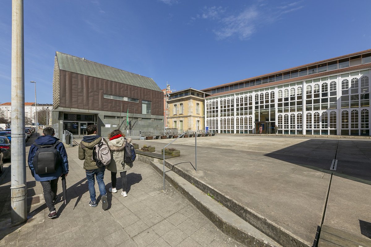 Universidade da Coruña (@udc_gal) on Twitter photo A <a href="/FacultadeHeD/">Facultade de Humanidades e Documentación, UDC</a>, no <a href="/CIFerrol/">Campus Industrial</a>, acolle un hackathon sobre finanzas persoais sostibles os días 28, 29 e 30 de xaneiro.
+info: bit.ly/3PE4sna A <a href="/FacultadeHeD/">Facultade de Humanidades e Documentación, UDC</a>, no <a href="/CIFerrol/">Campus Industrial</a>, acolle un hackathon sobre finanzas persoais sostibles os días 28, 29 e 30 de xaneiro.
+info: bit.ly/3PE4sna