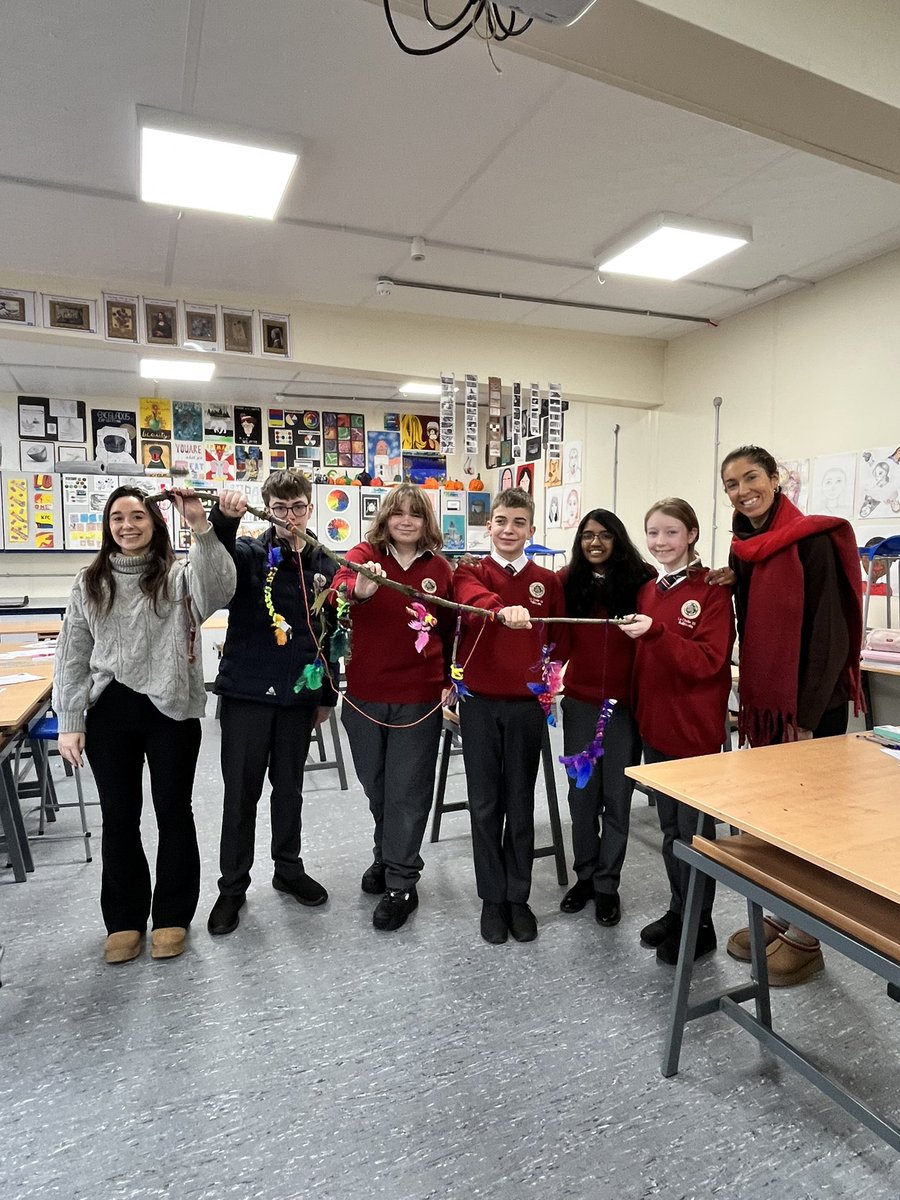 lecheileb's tweet photo. Our Creative Schools Council met with Kelly Anderson to kick off plans for ‘Creative February’! Students made colourful ‘wish sticks’ to wrap up their creative aspirations. Next month, they'll join Maev O’Shea for a webinar to inspire other schools! 🎨🌟#CreativeSchoolsProgramme https://t.co/93NineU51S