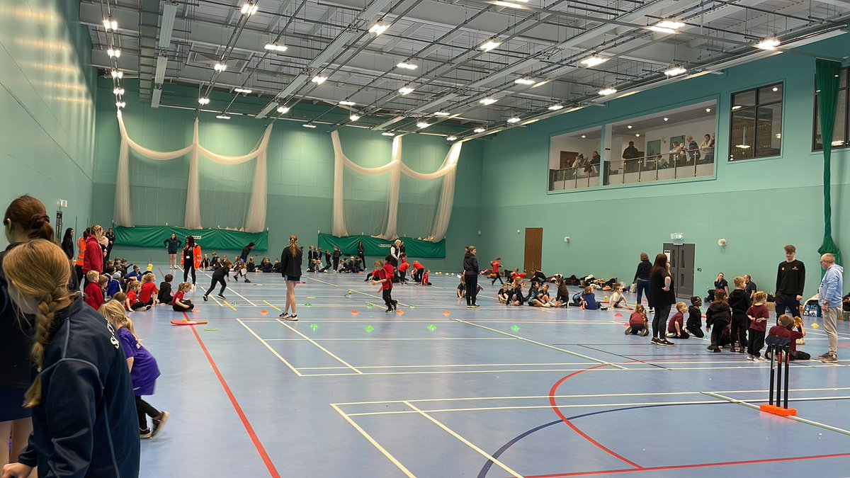 ColchesterSsp's tweet photo. Yr 1/2 cricket event. Learning new skills and the great game of Three Tees. Thank @EssexCricket for running the event https://t.co/MUi0GL2nky