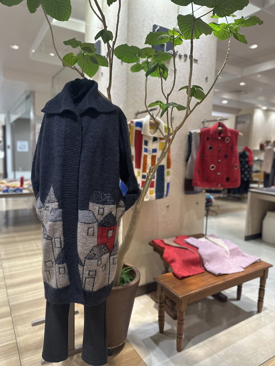 アブサラクリコ　中野とし子　マルチカラーニット ニット作家 中野とし子 プロフィール | iichi 日々の暮らしを心地よく