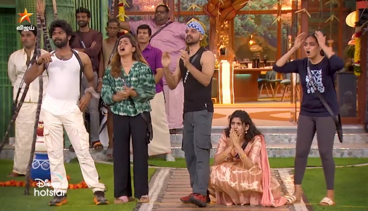 kwk_vj's tweet photo. Someone said this is unfair for girls to do the task.
But Jacq and pavi changed their pongal clothes and were ready to do the task.
Other end clowndariya don't even have guts to play the task 🤡🤡.
Namma yeppo task laam pannom 🤡
PR thimiru
#BiggBossTamil8 #BiggBossTamil https://t.co/kEsseOKP5x