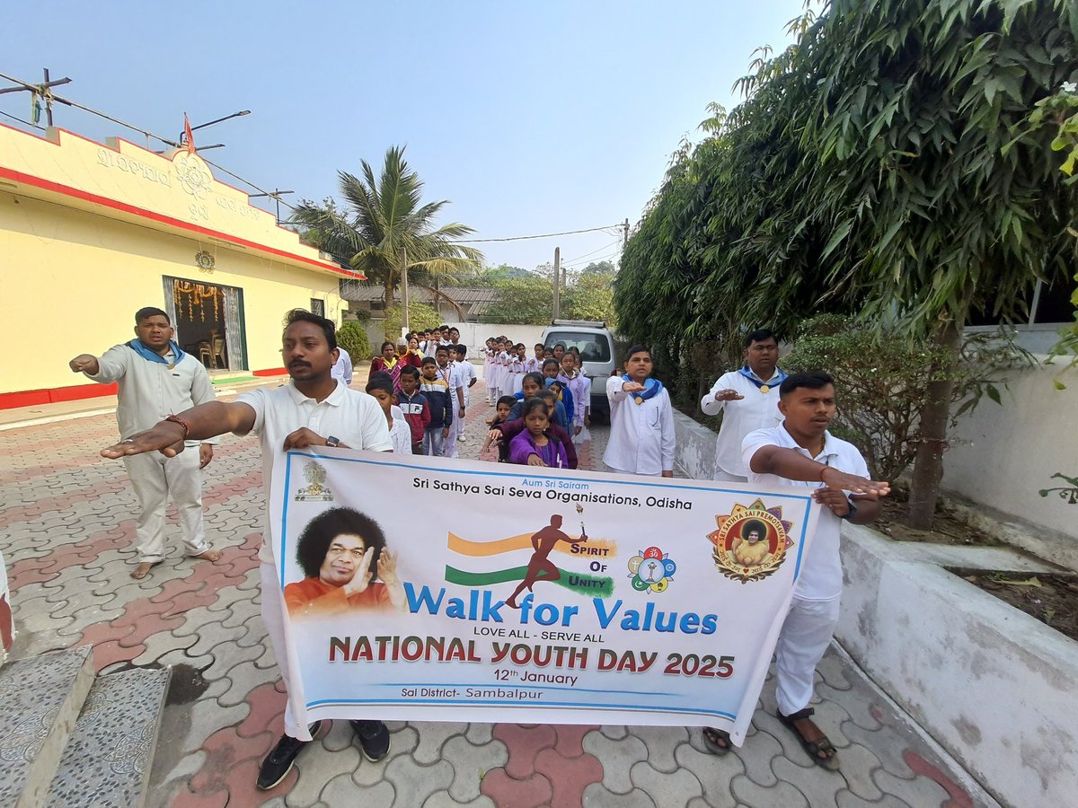 sathyasaiodisha's tweet photo. Loving Sairam..
With the blessings of Sri Sathya Sai Baba, Burla Samithi of Sambalpur District organized Walkathon on National Youth Day (12.01.2025). The walk began from the Samithi premises to Vivekananda Chowk.
#NationalYouthDay
#Walkforvalues
#Sambalpur
-Media Team https://t.co/xT969W9G7w