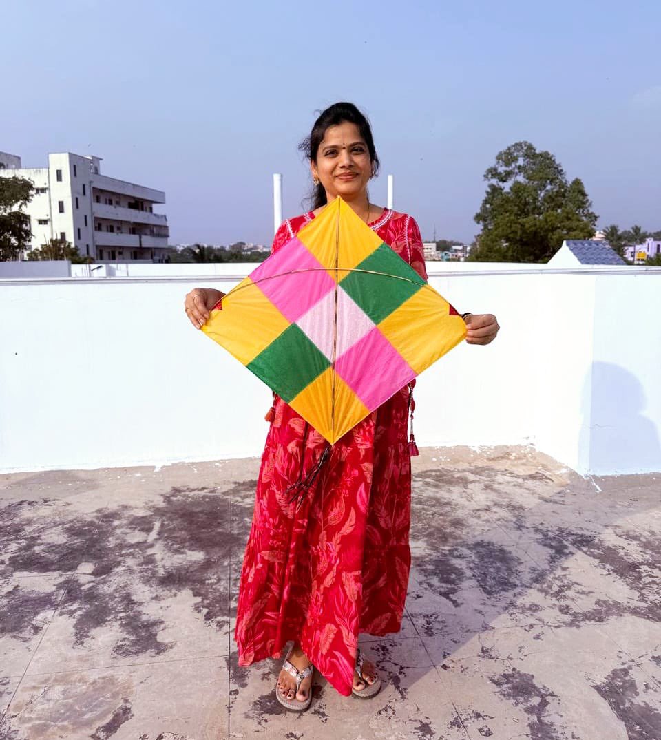 ChintalaShanti's tweet photo. Wishing everyone a Happy Makara Sankranti🪁🌾

#Pongal2025 
#kitefestival https://t.co/l0VRexgBpm