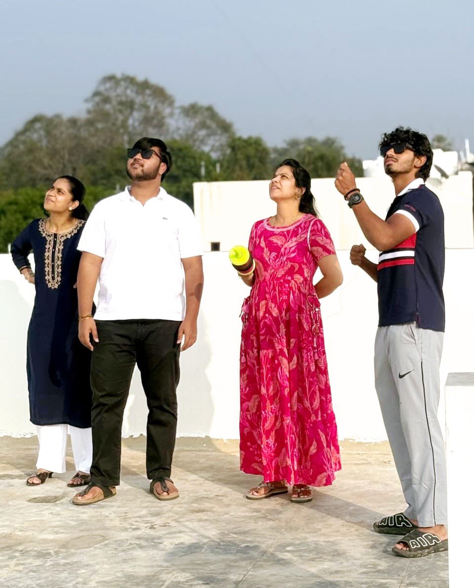 ChintalaShanti's tweet photo. Wishing everyone a Happy Makara Sankranti🪁🌾

#Pongal2025 
#kitefestival https://t.co/l0VRexgBpm