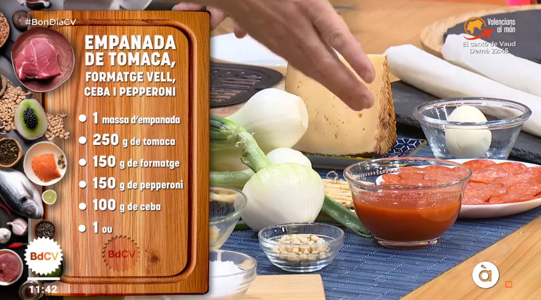 Hui <a href="/rubenfenollar/">Chef Ruben Fenollar</a> cuina empanada de tomaca, formatge, ceba i pepperoni.
<a href="/apunt_media/">À Punt</a>