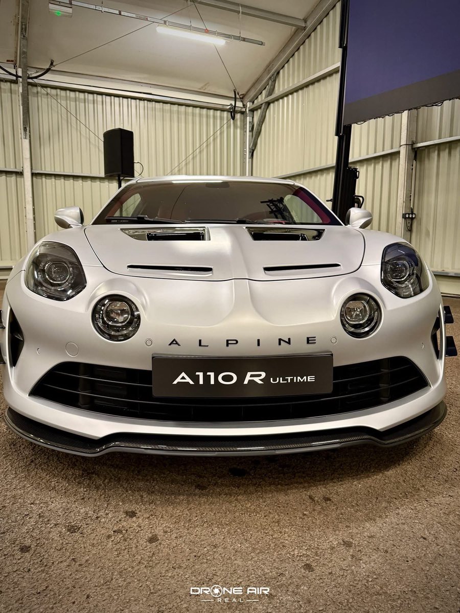 les_alpinistes's tweet photo. ✨ Une Alpine A110R Ultime unique en configuration grise dévoilée lors des vœux de la Directrice Alpine Dieppe.

🔥 Nous, on craque. Et vous ? 🏁 

#AlpineA110R 

📸 drone_air_real https://t.co/w9q6lAWYv5
