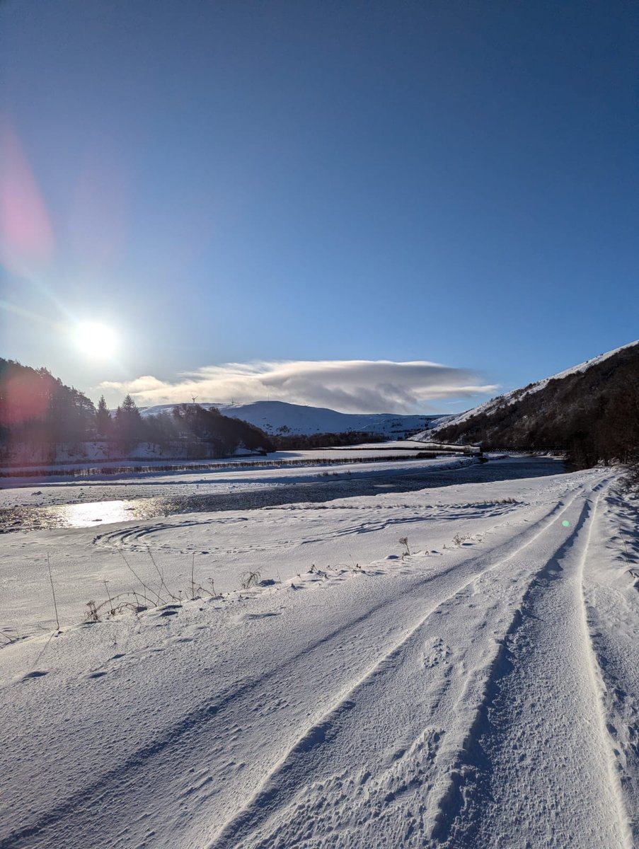 It was a chilly start to 2025, chilly but absolutely beautiful!

#snowday2025 #drynachan #explorescotland #cawdorestate