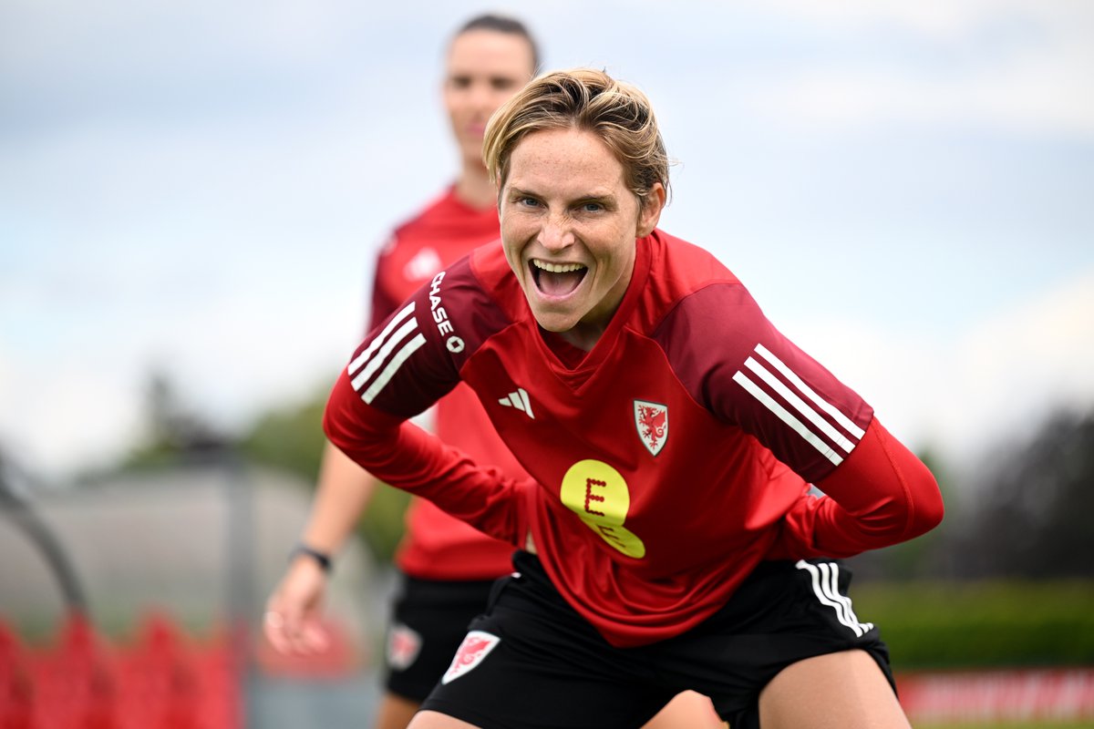 Penblwydd hapus <a href="/JessFishlock/">Jessica Fishlock MBE</a>! 🥳🎂

#TogetherStronger