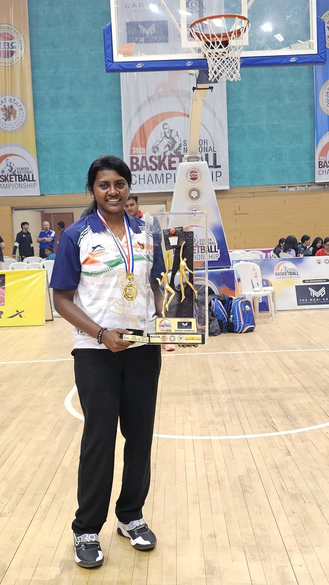 anithapauldurai's tweet photo. We, The Team Indian Railways are the Indian Champions🥇🏆 Iam so proud of my each and every player ⛹️‍♀️🏀 This Championship was so special for me in many ways  ❤️
#proudcoach ⛹️‍♀️🏀
#teamIndianrailways❤️ https://t.co/TSp24wX6gk