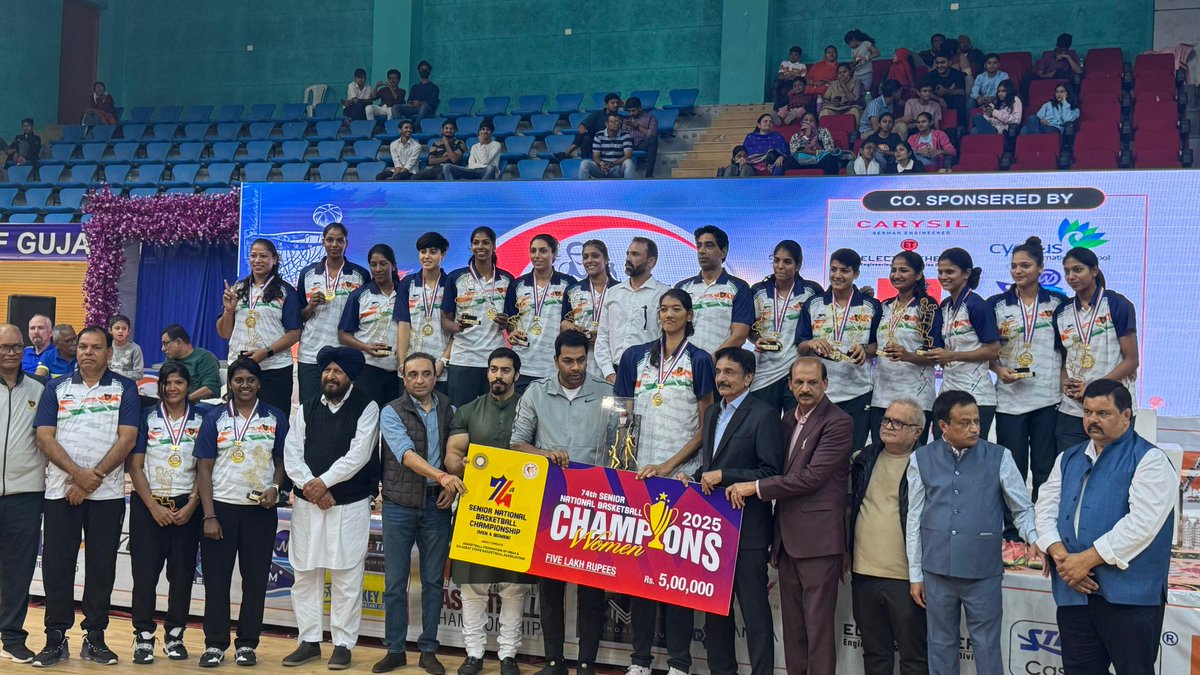anithapauldurai's tweet photo. We, The Team Indian Railways are the Indian Champions🥇🏆 Iam so proud of my each and every player ⛹️‍♀️🏀 This Championship was so special for me in many ways  ❤️
#proudcoach ⛹️‍♀️🏀
#teamIndianrailways❤️ https://t.co/TSp24wX6gk