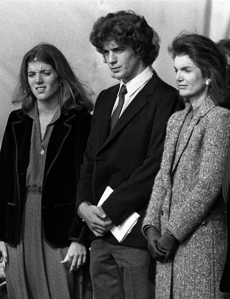samschonken's tweet photo. YES. The two Real Kings are well aware of the levels of deception in this realm.
The real John F Kennedy Jr aka @realJFKJr2024 is alive and well.
#FriscoKid
#OriginalJohn
#StolenIdentity
- Kidnapped and Replaced at 10.
Pictured below are the fake Jackie, Carolyn and John John. https://t.co/gaMreNZQYF